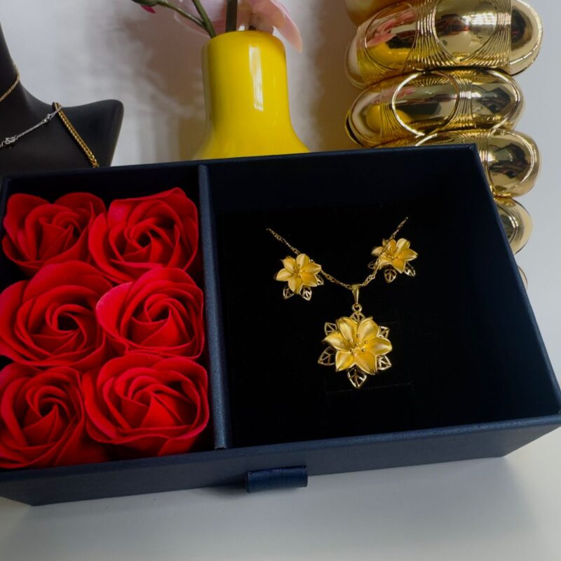 Golden Bloom Necklace